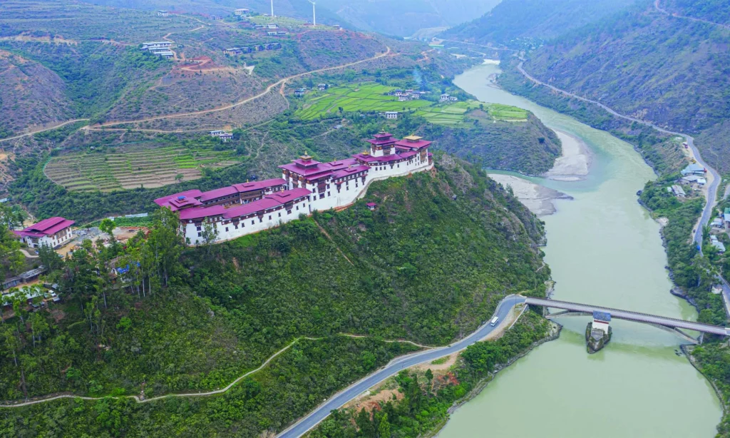 Wangdue Phodrang Dzong above the river